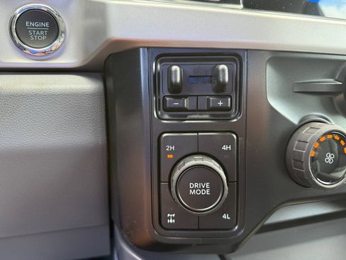 New 2026 Ford F250 XLT w/ XLT Premium Package AWD/4WD image 23