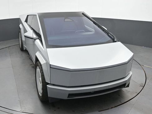 Used 2024 Tesla Cybertruck AWD Crew Cab image 34