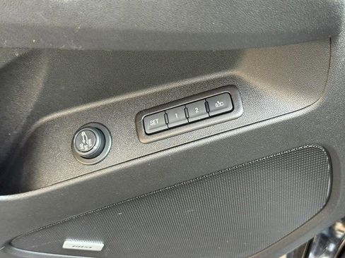 Used 2019 Chevrolet Equinox Premier image 18