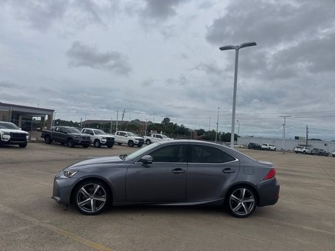 Used 2017 Lexus IS 200t w/ Premium Package RWD image 12