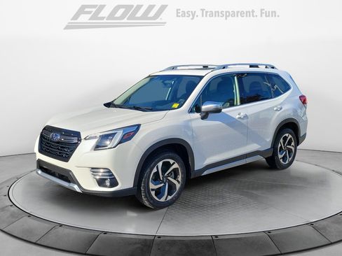 Used 2023 Subaru Forester Touring image 3