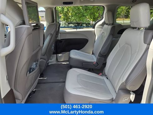 Used 2019 Chrysler Pacifica Touring-L Plus w/ Advanced Safetytec Group FWD image 11