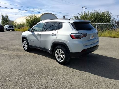 Used 2024 Jeep Compass Latitude AWD/4WD image 6