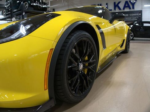 Used 2016 Chevrolet Corvette Z06 w/ 3LZ Preferred Equipment Group RWD image 13