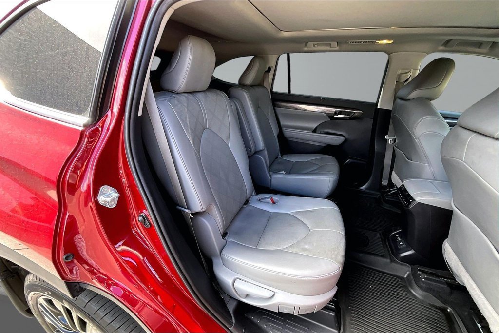 Used 2020 Toyota Highlander Platinum FWD image 18