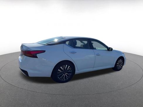 Used 2025 Nissan Altima 2.5 SV FWD image 15