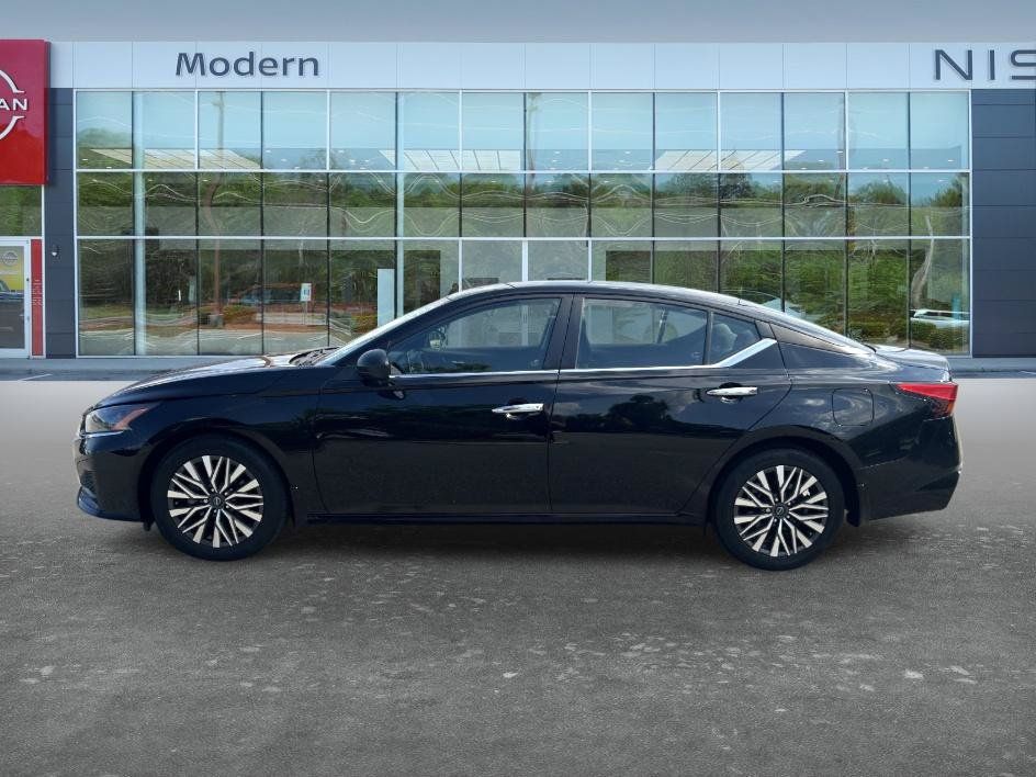 Certified 2024 Nissan Altima 2.5 SV FWD image 8