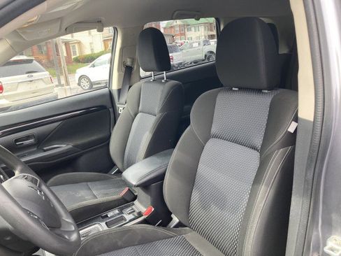 Used 2019 Mitsubishi Outlander ES image 8