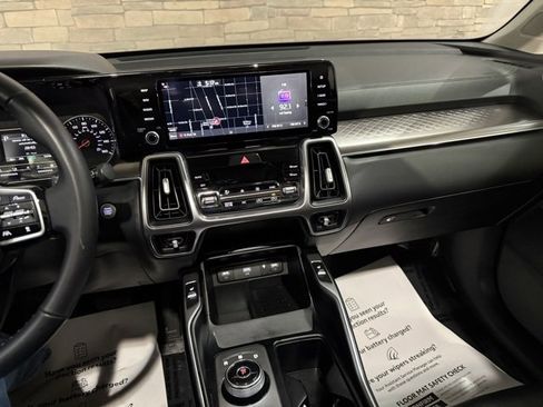 Used 2022 Kia Sorento EX w/ Panoramic Sunroof Package image 20