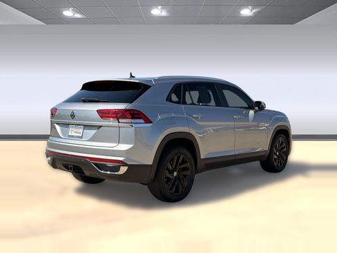 Used 2023 Volkswagen Atlas Cross Sport SE FWD image 9