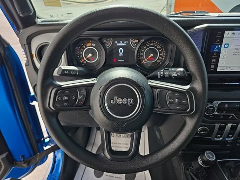 Used 2025 Jeep Wrangler Sport AWD/4WD image 17