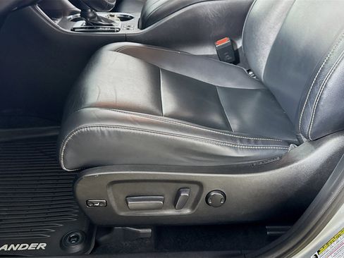 Used 2019 Toyota Highlander XLE image 21