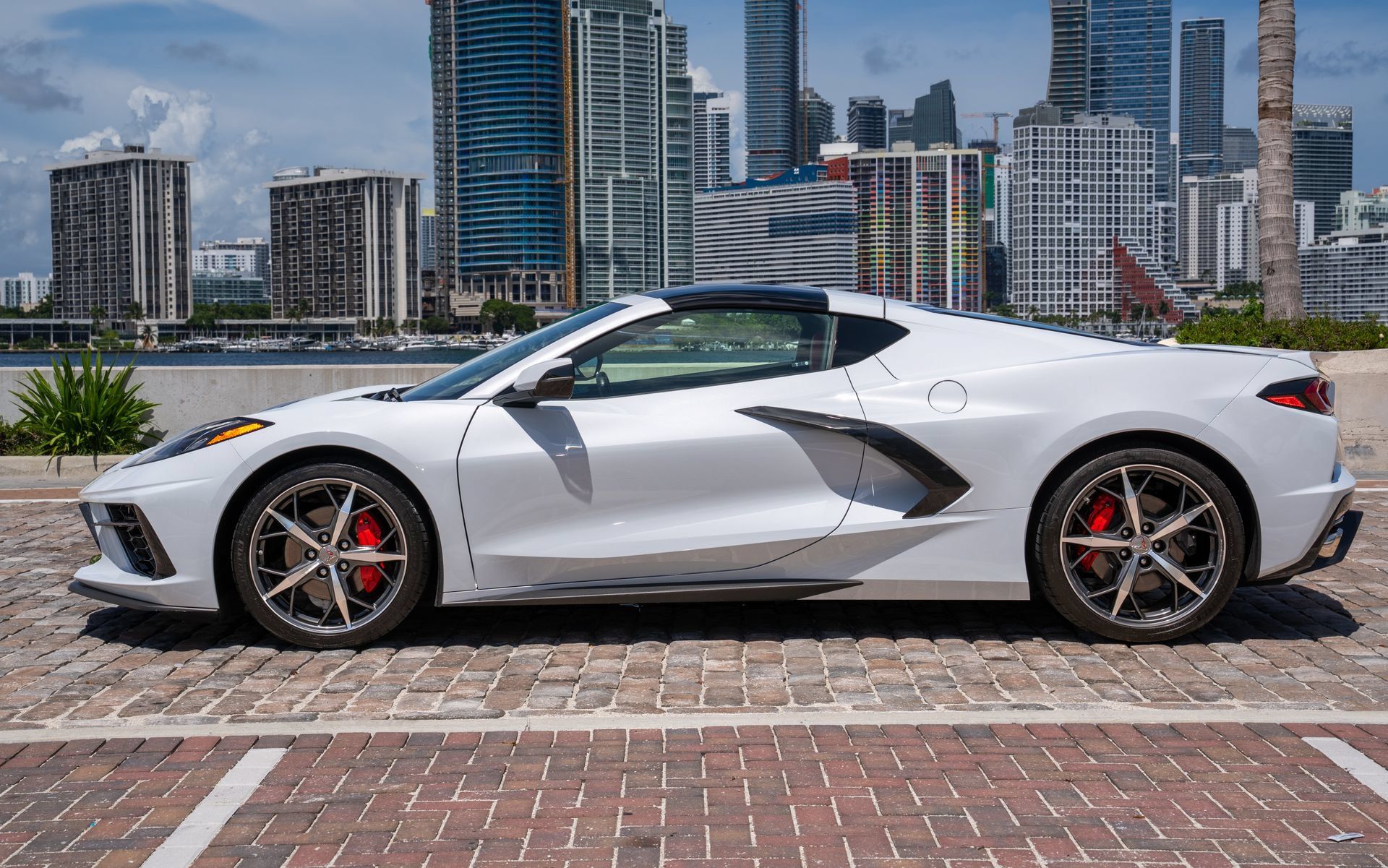 Used 2022 Chevrolet Corvette Stingray Coupe w/ Engine Appearance Package RWD image 12