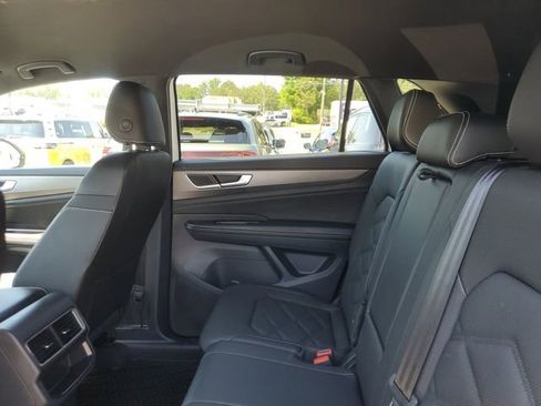 Certified 2025 Volkswagen Atlas Cross Sport SE AWD/4WD image 10
