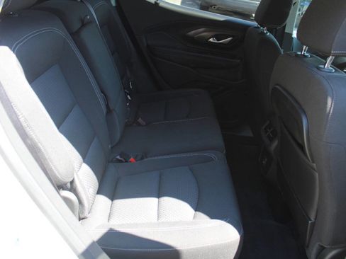 Used 2024 GMC Terrain SLE AWD/4WD image 17
