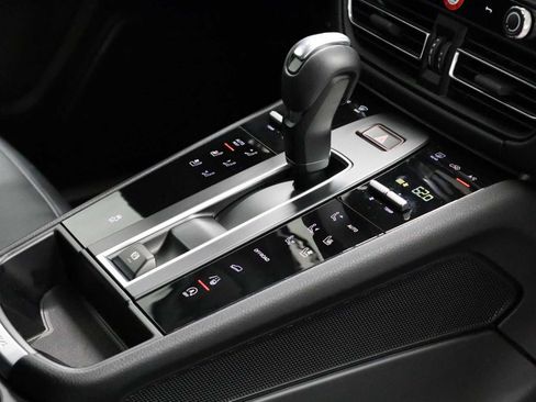 Certified 2026 Porsche Macan AWD/4WD image 21