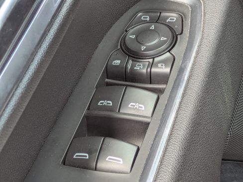 Used 2025 GMC Sierra 2500 SLT AWD/4WD image 29