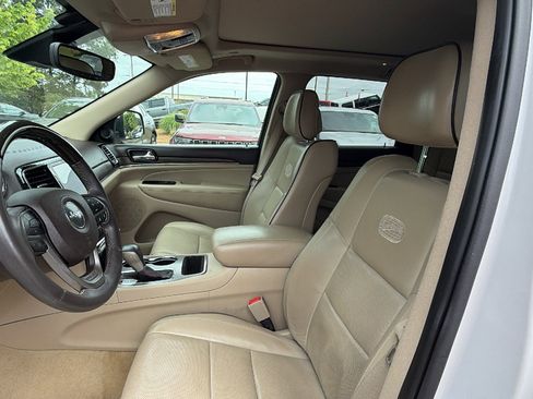 Used 2020 Jeep Grand Cherokee Overland w/ Trailer Tow Group IV RWD image 17