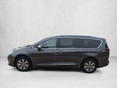 Used 2019 Chrysler Pacifica Limited w/ Advanced Safetytec Group FWD image 8