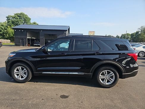 Used 2020 Ford Explorer XLT w/ Equipment Group 202A AWD/4WD image 6