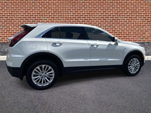 Certified 2024 Cadillac XT4 Luxury w/ Cold Weather Package FWD image 6