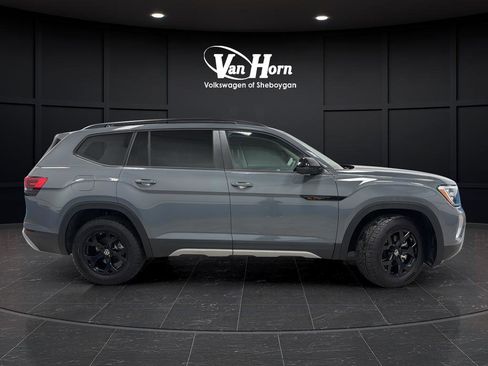 Used 2025 Volkswagen Atlas Peak Edition SE AWD/4WD image 8