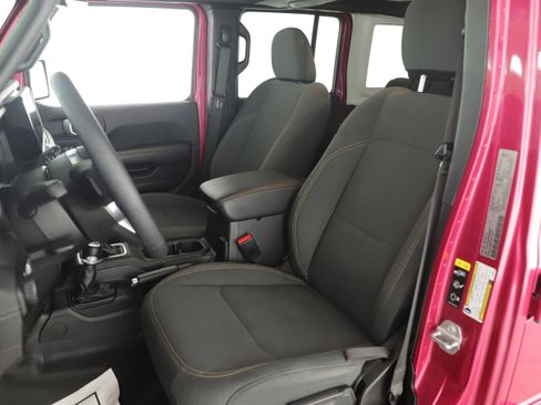 Used 2024 Jeep Wrangler Sahara w/ Technology Group image 7