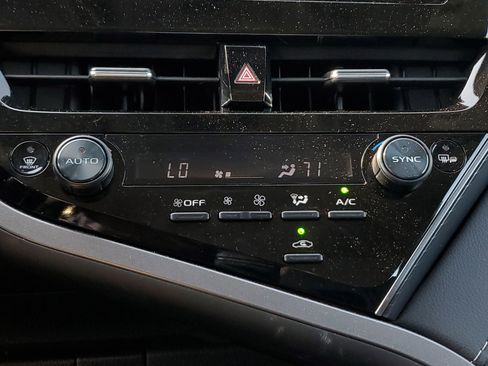 Used 2024 Toyota Camry SE image 25