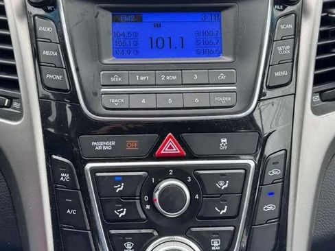 Used 2017 Hyundai Elantra GT FWD image 20