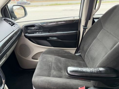 Used 2016 Dodge Grand Caravan American Value Package image 24