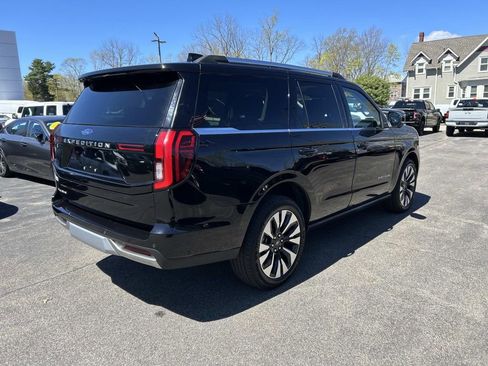 Used 2025 Ford Expedition Platinum w/ Driver's Package AWD/4WD image 5