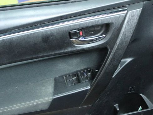 Used 2018 Toyota Corolla LE image 10