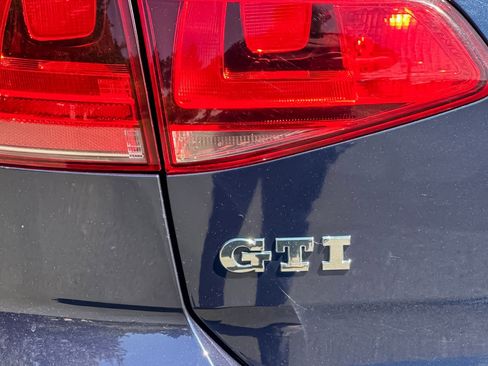 Used 2015 Volkswagen GTI SE FWD image 34