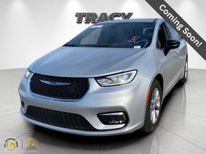 Used 2026 Chrysler Pacifica Limited