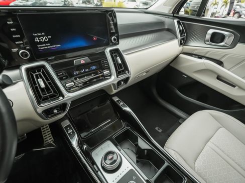 Used 2023 Kia Sorento SX Prestige image 10