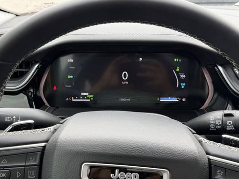 Used 2022 Jeep Grand Cherokee Limited 4xe image 29