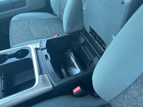 Used 2017 RAM 1500 Classic SLT w/ SLT Plus D￩cor Group AWD/4WD image 29