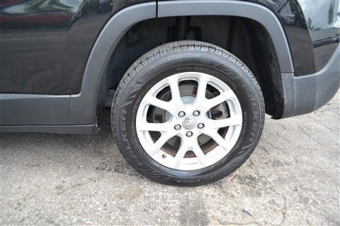 Used 2014 Jeep Cherokee Latitude FWD image 9