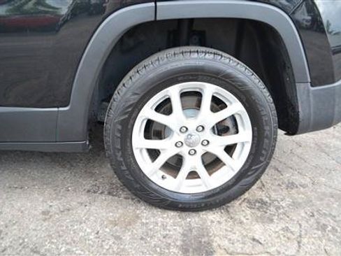 Used 2014 Jeep Cherokee Latitude FWD image 9