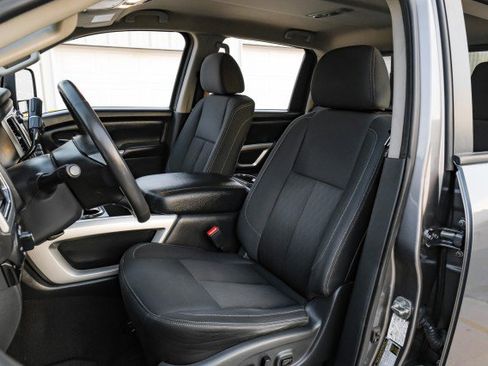 Used 2017 Nissan Titan SV image 28