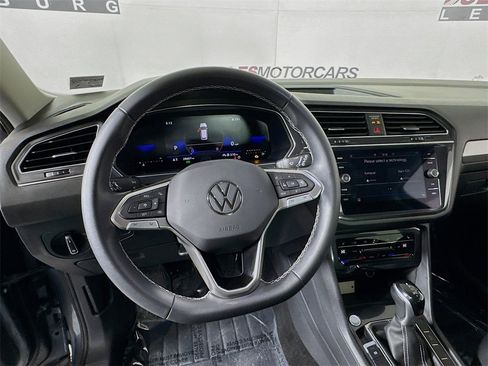 Used 2023 Volkswagen Tiguan SE image 11