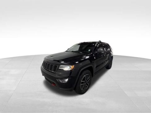 Used 2019 Jeep Grand Cherokee Trailhawk w/ Trailhawk Luxury Group AWD/4WD image 2