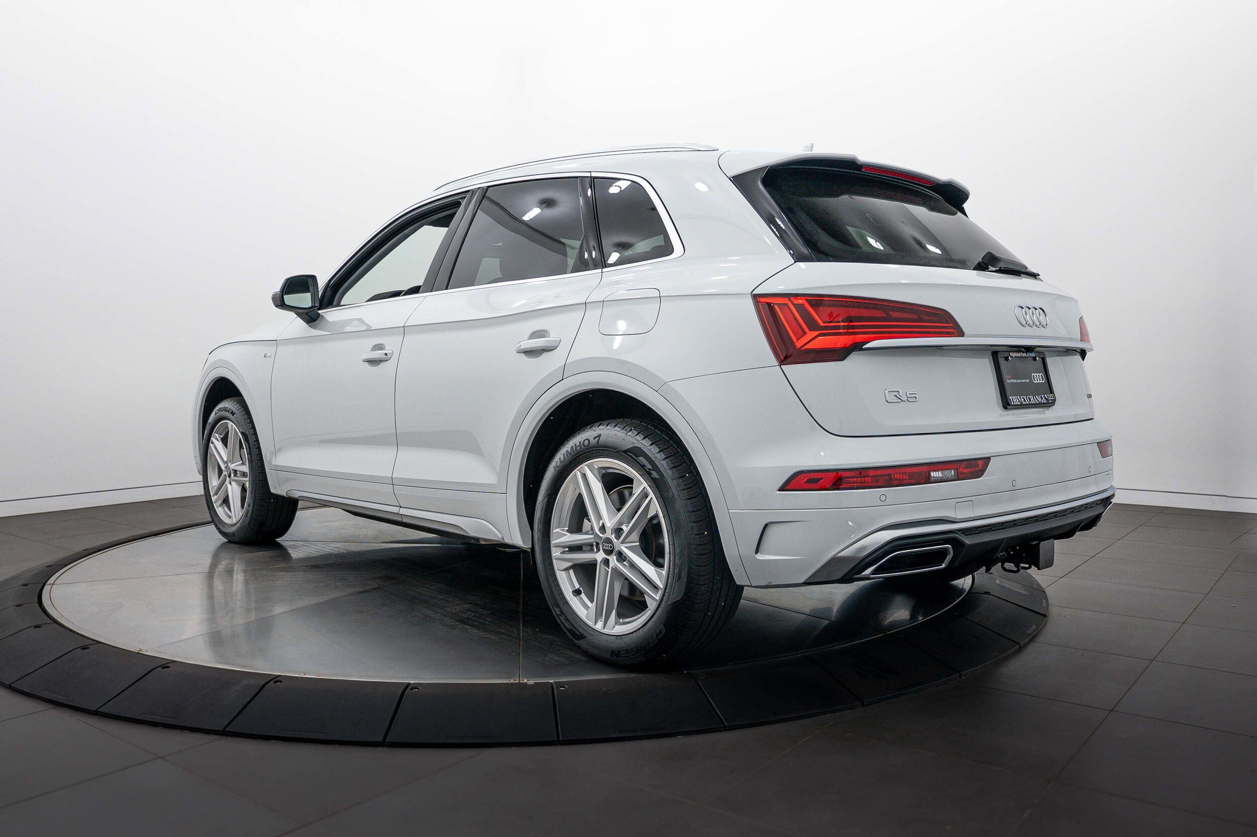 Certified 2025 Audi Q5 e Premium Plus w/ Premium Plus Package AWD/4WD image 5