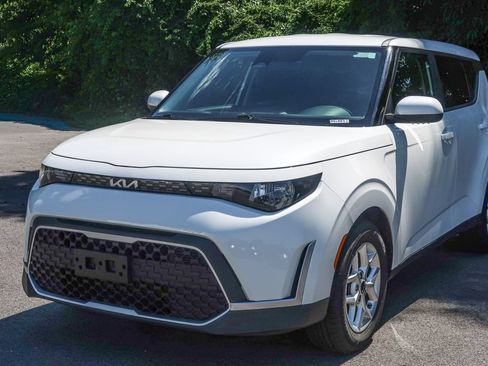 Used 2023 Kia Soul LX w/ LX Technology Package FWD image 4