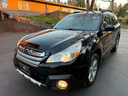 Used 2013 Subaru Outback 2.5i Limited image 1