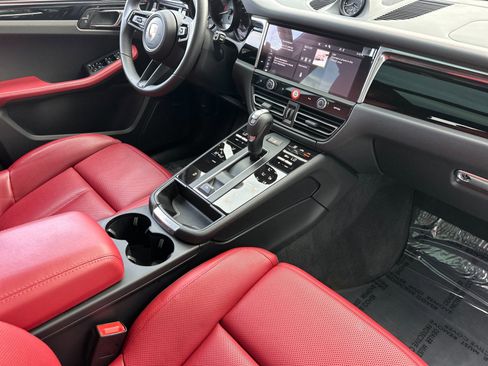 Used 2025 Porsche Macan image 16