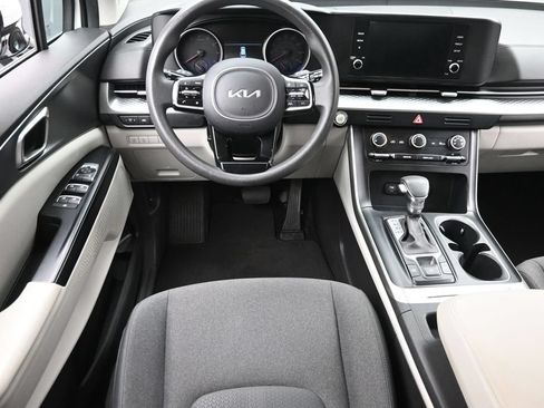 Used 2024 Kia Carnival LX FWD image 15