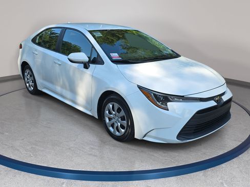 Used 2024 Toyota Corolla LE FWD image 3
