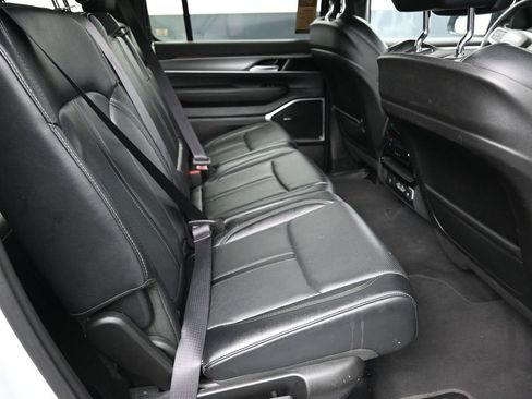 Used 2024 Jeep Wagoneer Series II AWD/4WD image 15