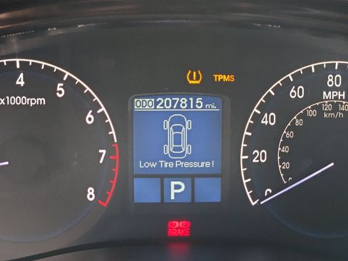 Used 2012 Hyundai Genesis 3.8 RWD image 22